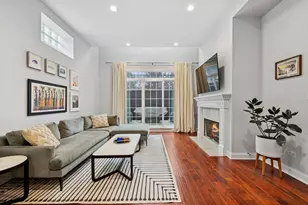 1043 W Newport Ave, Chicago, IL 60657 - Photo 16