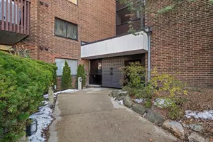 650 Whitney Ct, Gurnee, IL 60031 - Photo 2