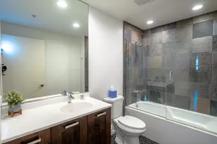 240 E Illinois St, Chicago, IL 60611 - Photo 14