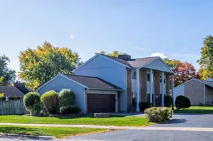 380 Ventura Club Dr, Roselle, IL 60172 - Photo 2