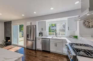 380 Ventura Club Dr, Roselle, IL 60172 - Photo 8