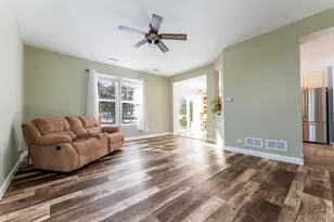 794 Pointe Dr, Crystal Lake, IL 60014 - Photo 2