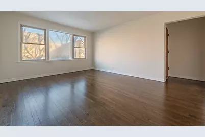 2041 W Jarvis Avenue #1W, Chicago, IL 60645 - Photo 2