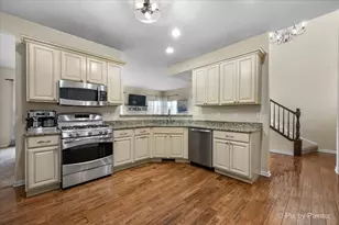 1260 W Lake Dr, Cary, IL 60013 - Photo 8
