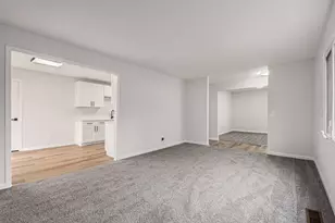 122 Long Beach Road, Montgomery, IL 60538 - Photo 2