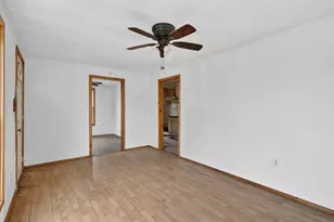 3136 Sewell St, Rockford, IL 61109 - Photo 8