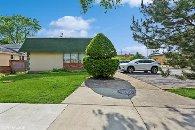 3901 Oakton Street, Skokie, IL 60076 - Photo 4