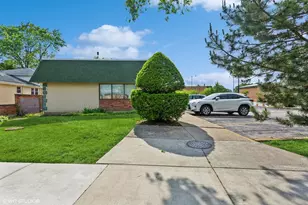 3901 Oakton St, Skokie, IL 60076 - Photo 4