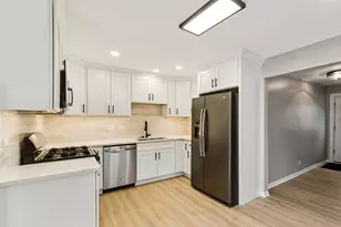 21688 W Ravine Dr, Lake Zurich, IL 60047 - Photo 8