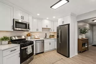 21688 W Ravine Dr, Lake Zurich, IL 60047 - Photo 6