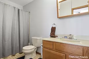 136 Edgewater Dr, Crystal Lake, IL 60014 - Photo 18