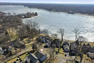 136 Edgewater Dr, Crystal Lake, IL 60014 - Photo 34