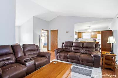 136 Edgewater Drive, Crystal Lake, IL 60014 - Photo 8