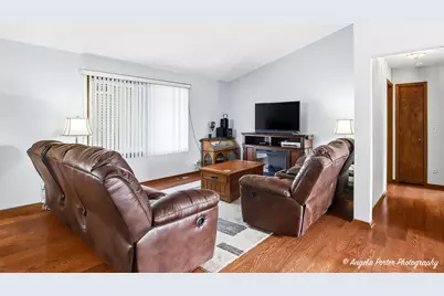 136 Edgewater Drive, Crystal Lake, IL 60014 - Photo 6