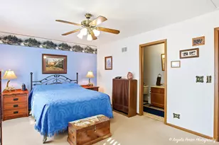 136 Edgewater Dr, Crystal Lake, IL 60014 - Photo 16