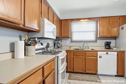 136 Edgewater Drive, Crystal Lake, IL 60014 - Photo 10