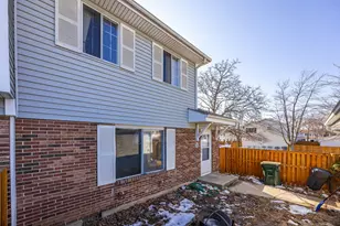 1 Scarlet Hawthorne Ct, Woodridge, IL 60517 - Photo 2