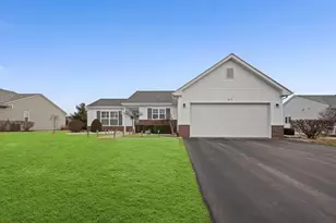 822 Hanson Ave, McHenry, IL 60050 - Photo 1