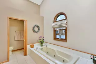 21 N Highview Cir, Hawthorn Woods, IL 60047 - Photo 22