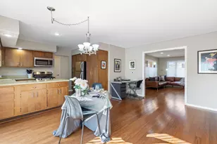 1817 Somerset Ln, Northbrook, IL 60062 - Photo 8