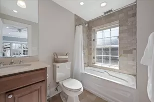 1315 Asbury Ave, Evanston, IL 60201 - Photo 16