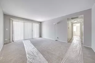 321 Maplewood Ct, Schaumburg, IL 60193 - Photo 2