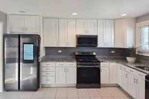 980 W Grant Dr, Des Plaines, IL 60016 - Photo 8