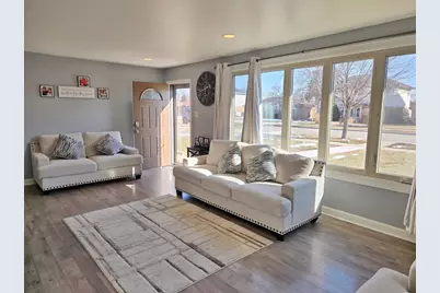 980 W Grant Drive, Des Plaines, IL 60016 - Photo 4