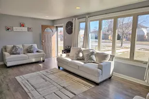 980 W Grant Dr, Des Plaines, IL 60016 - Photo 4