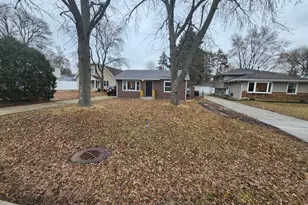 3811 N Park St, Westmont, IL 60559 - Photo 2
