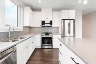 546 Green Bay Rd, Highwood, IL 60040 - Photo 2