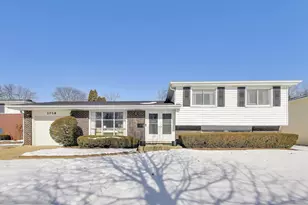 1018 W Alexandria St, Arlington Heights, IL 60004 - Photo 1