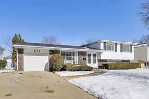 1018 W Alexandria St, Arlington Heights, IL 60004 - Photo 2