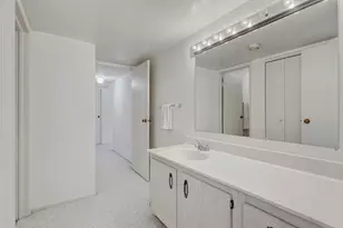 740 Saint Andrews Ln, Crystal Lake, IL 60014 - Photo 8