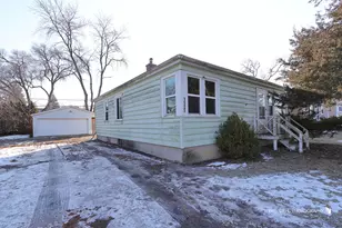 1525 Idlewild Dr, Round Lake Beach, IL 60073 - Photo 2