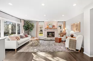 17583 W Robert Ct, Gurnee, IL 60031 - Photo 2