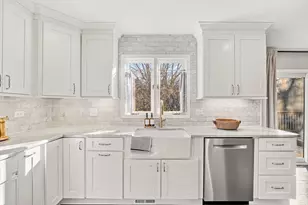 17583 W Robert Ct, Gurnee, IL 60031 - Photo 8