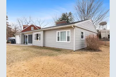 2414 28th Avenue, Rock Island, IL 61201 - Photo 2