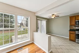 946 Willow St, Itasca, IL 60143 - Photo 8