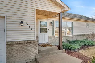 1519 Carol Anne Dr, Morris, IL 60450 - Photo 2