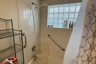 8326 Christiana Ave, Skokie, IL 60076 - Photo 12