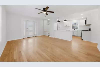 217 E 11th Street, Lockport, IL 60441 - Photo 6