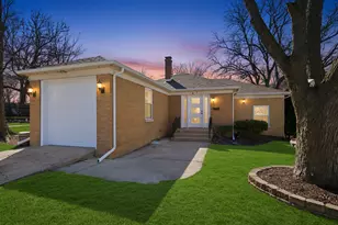 217 E 11th St, Lockport, IL 60441 - Photo 1