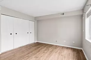 8025 Woodglen Ln, Downers Grove, IL 60516 - Photo 10