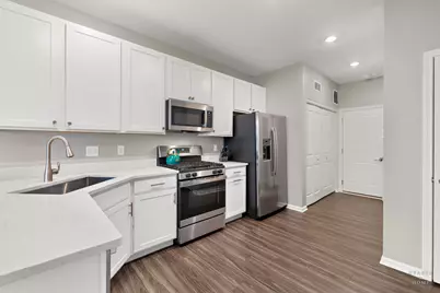 8520 Stillwater Road, Wonder Lake, IL 60097 - Photo 10