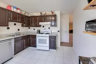 2122 Southwind Cir, Schaumburg, IL 60194 - Photo 8