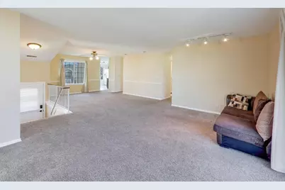 2122 Southwind Circle #8-4, Schaumburg, IL 60194 - Photo 2