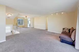 2122 Southwind Cir, Schaumburg, IL 60194 - Photo 2