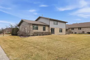 8101 Highfield Ct, Tinley Park, IL 60487 - Photo 4