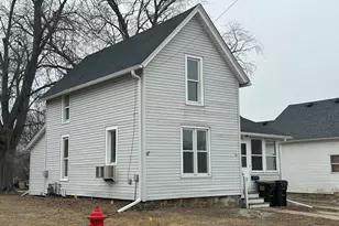 701 W Wall St, Morrison, IL 61270 - Photo 2